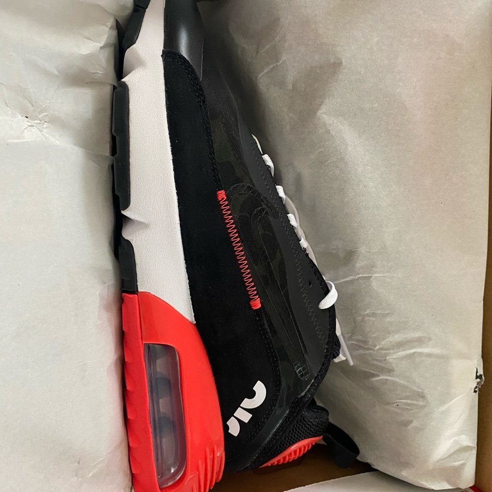Nike Air Max 2090 10.5 - Picture 2 of 3
